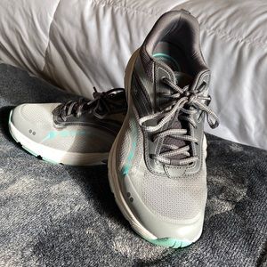 Women’s Ryka tennis shoe skywalk 2